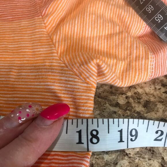 Old Navy XL Short Sleeve Athletic Top - Picture 7 of 11